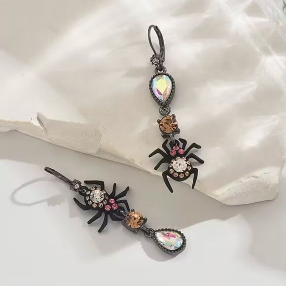 🕷️ Betsey Johnson Mismatched Black and Pink Dangle Spider Earrings 🕷️ - Picture 10 of 11